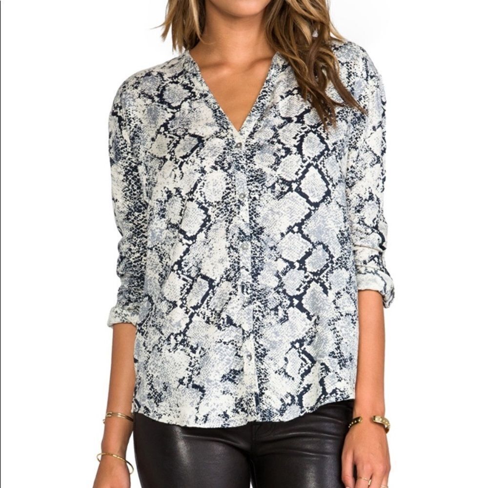 Soft Joie Dane v neck button down long sleeve snake print blouse sz small